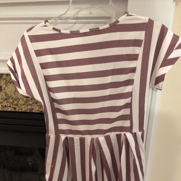 Short white and purple purple striped dress. - Picture 2 of 3